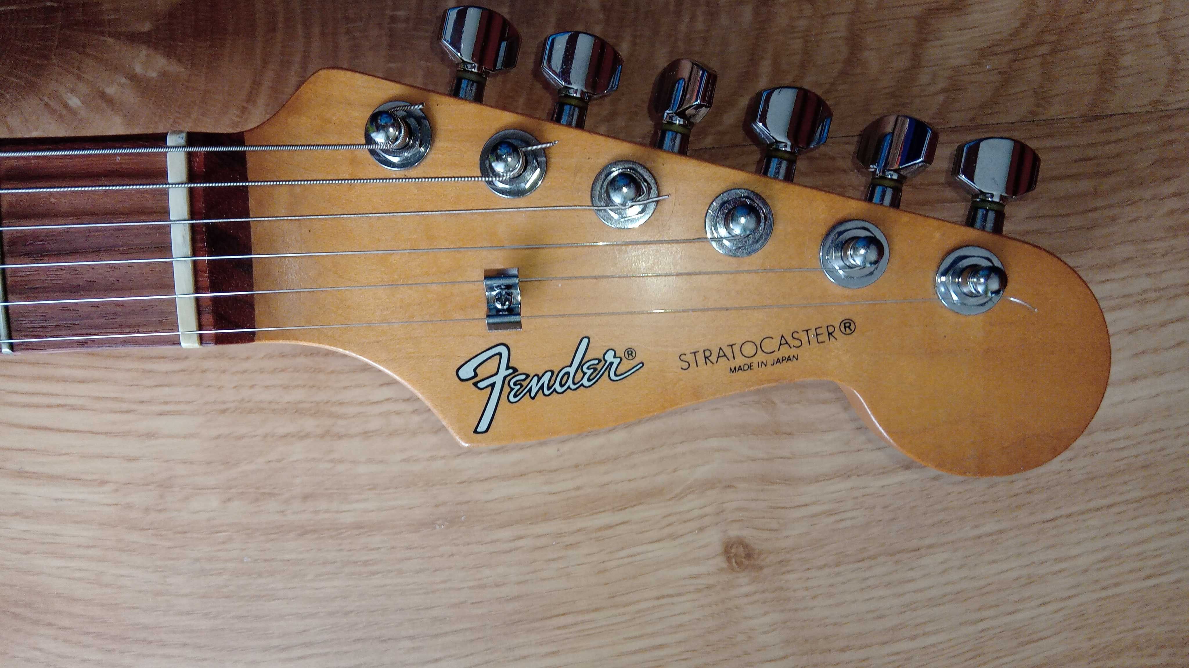 Fender Stratocaster ST-STD 2001 candy apple.