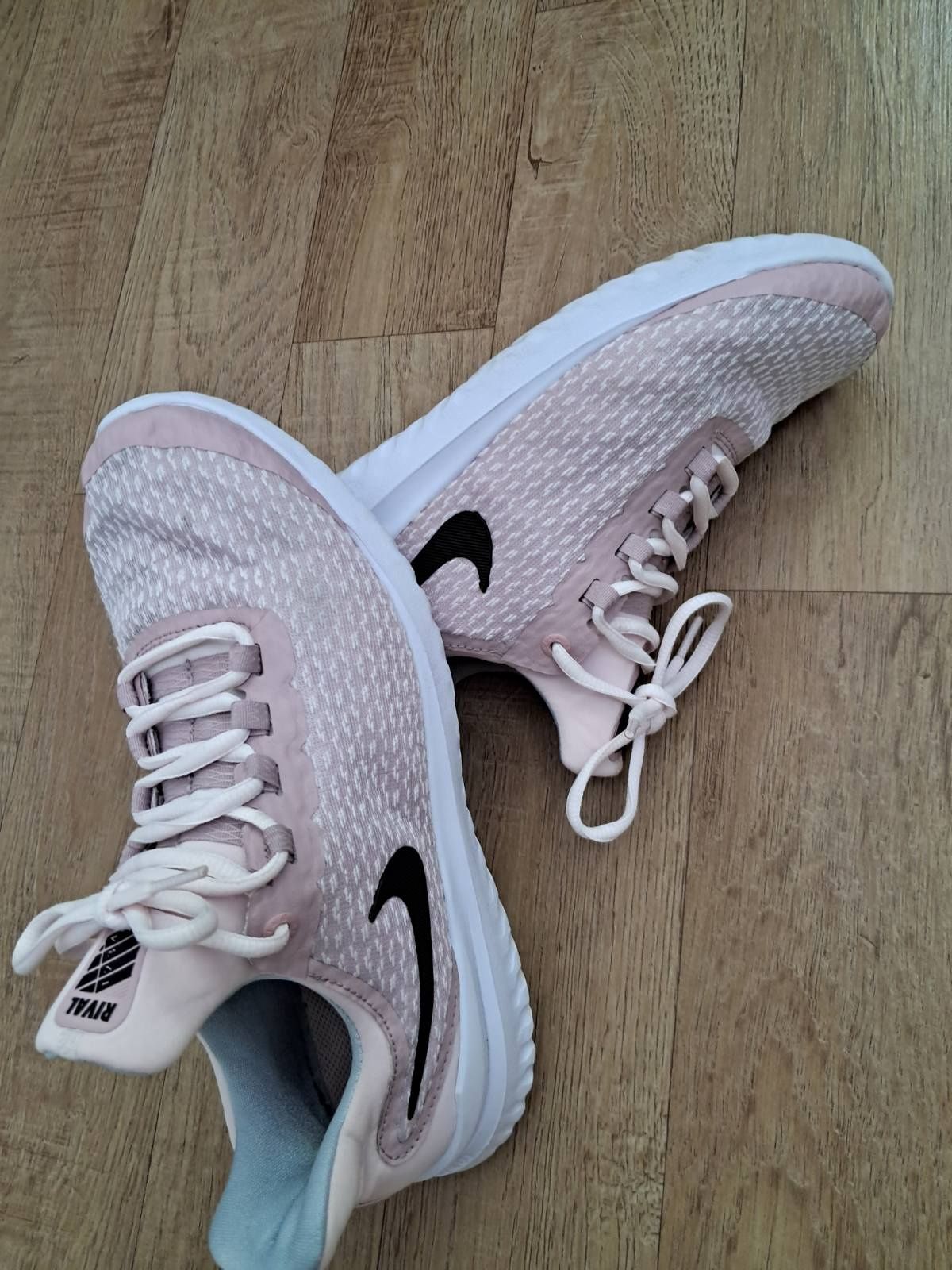 Жіночі кросівки Nike Rival,р40,5