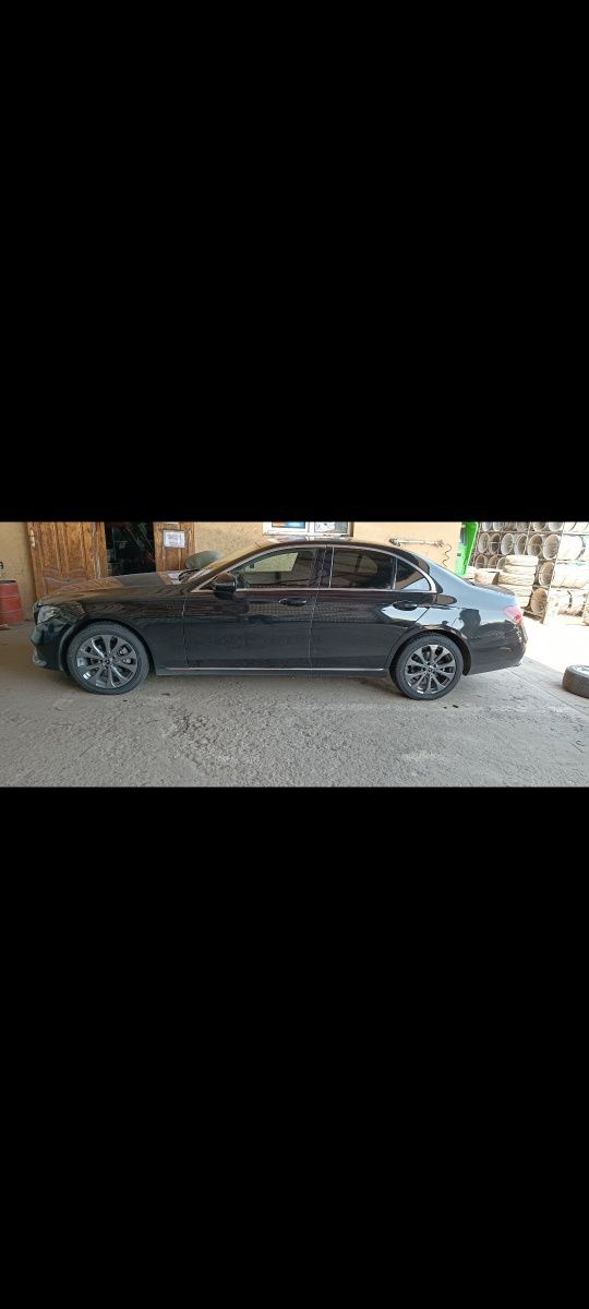 Продаж автомобіля Mersedes-Benz W213