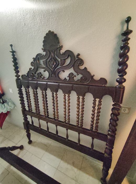 Estrura de cama em madeira