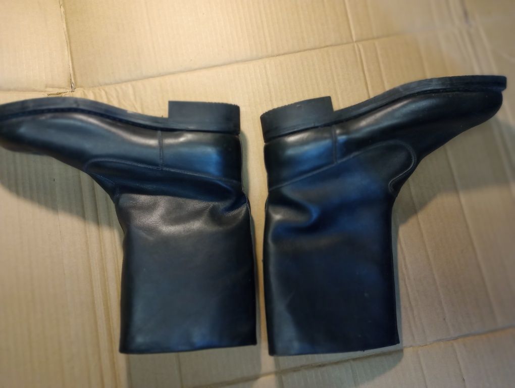 Buty MO milicjanta PRL dobrze zachowane Nowe  . Zwróć uwagę na spodu .