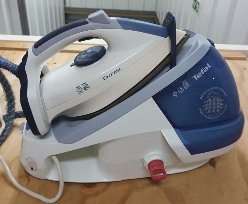 Ferro a Vapor com Caldeira 'Tefal'