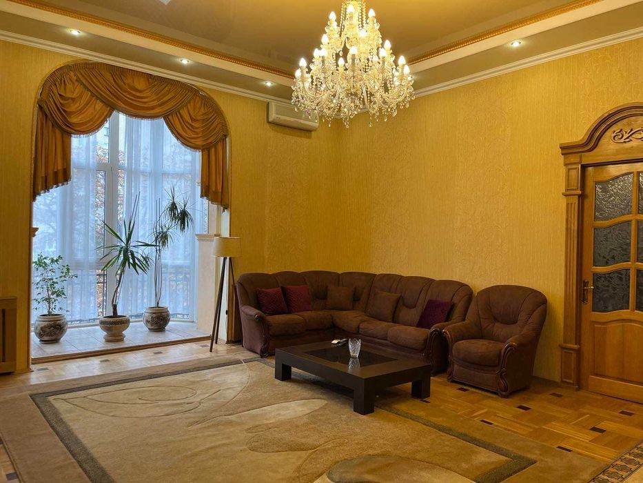 Здається 3-к.кв в центрі столиці - на вул.Омеляновича-Павленка,14/12