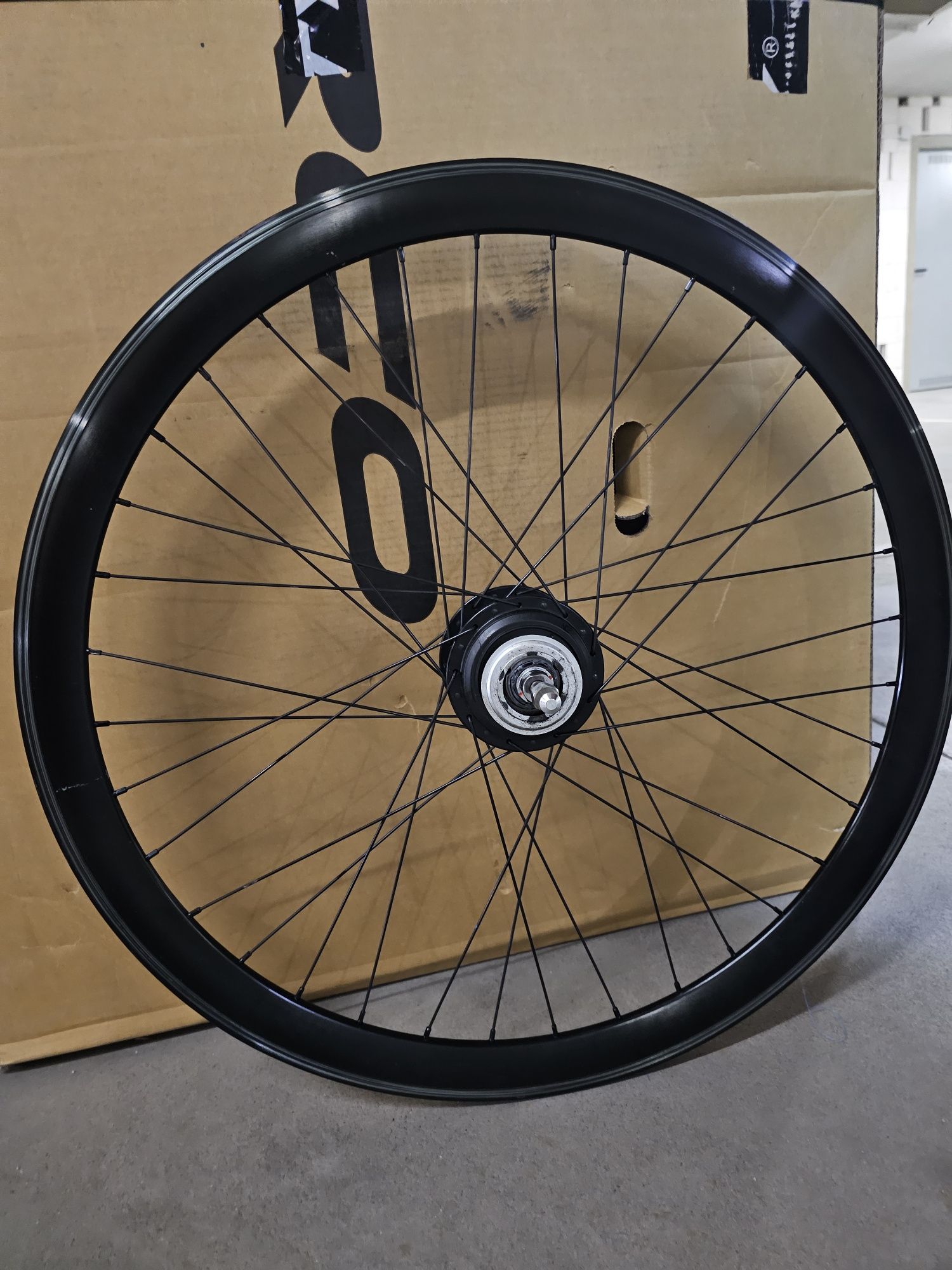 Tylne Koło 28 cali z piastą SHIMANO SG C6001 8R