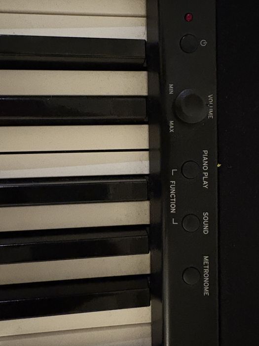 Piano digital Korg B1 em excelentes condições