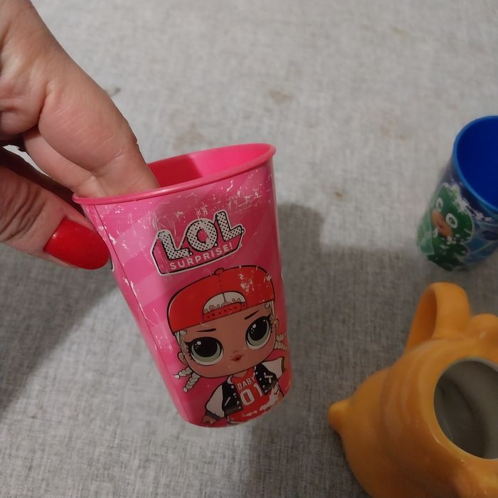 Różne kubki dziecięce