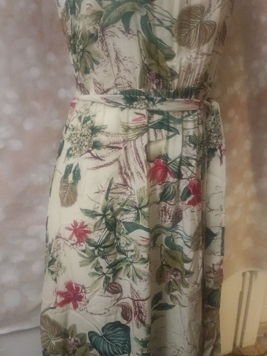 Sukienka z dekoltem halter