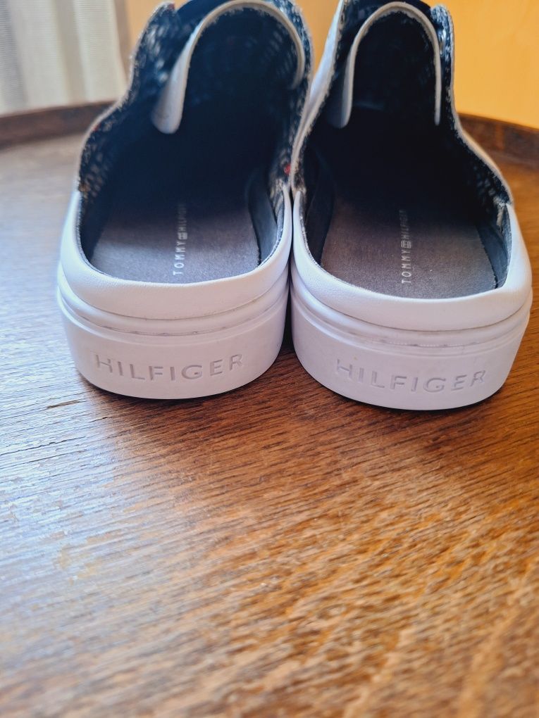 Buty skórzane Tommy Hilfiger- Slip On City Sneaker z nowej kolekcji