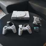 PlayStation 1 SCPH-1002 (com mod) + 2 comandos