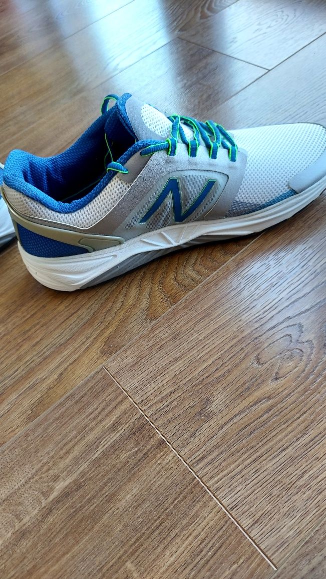 Продам нові чоловічі кросівки New Balance