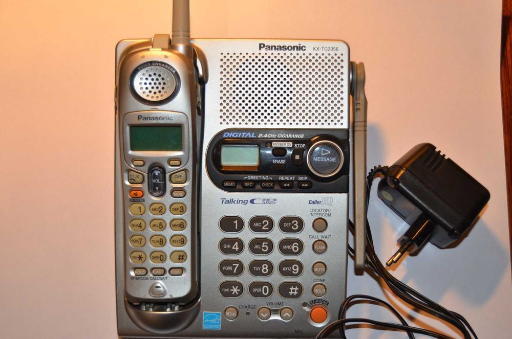 Телефон стационарный с автоответчиком Panasonic KX-TG2356S.
