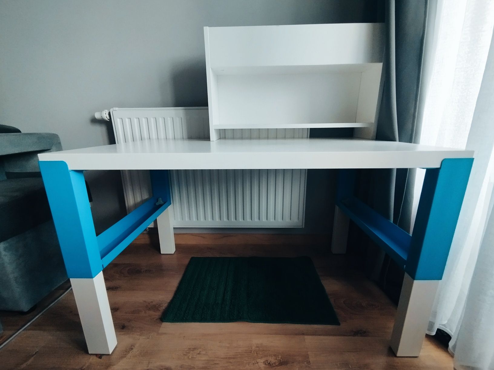 Biurko IKEA Pahl z nadstawką i z regulacją wysokości.  Od ręki..
