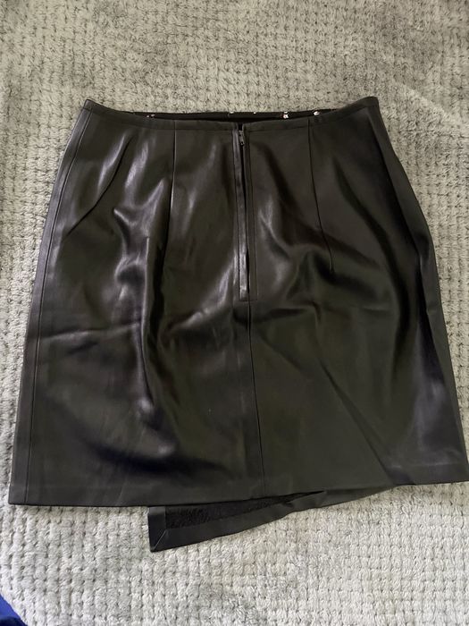 Спідниця з екошкіри (нова)