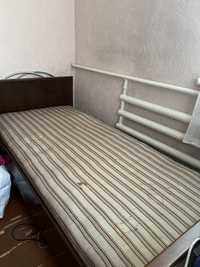 Кровать деревянная, пр-во Румыния
