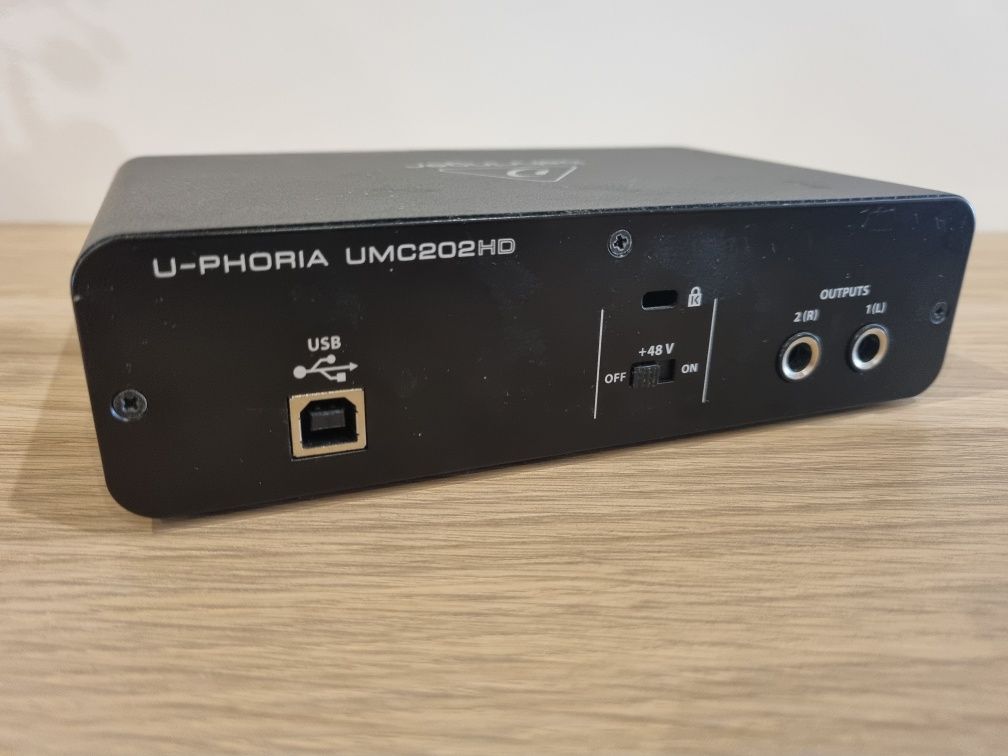 InInterface Behringer U Phoria umc202hd