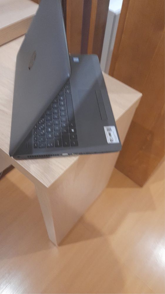 Portátil HP i5 8GB Novo