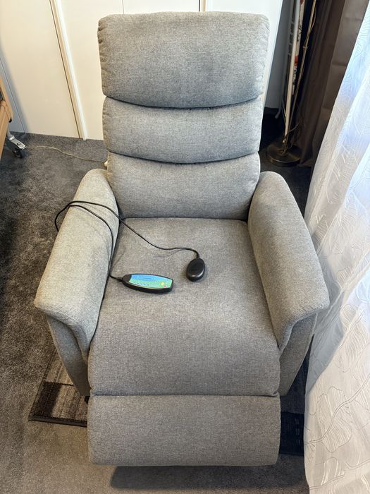 Fotel z funkcją relaksu i masażu szary EXOLI