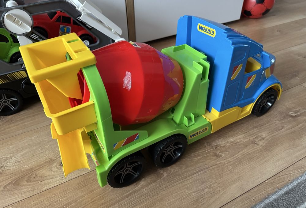 Wader zabawka ciezarowka betoniarka