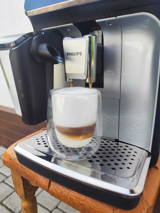 Кавомашина PHILIPS Series 3300 EP3347/90 новий молочник