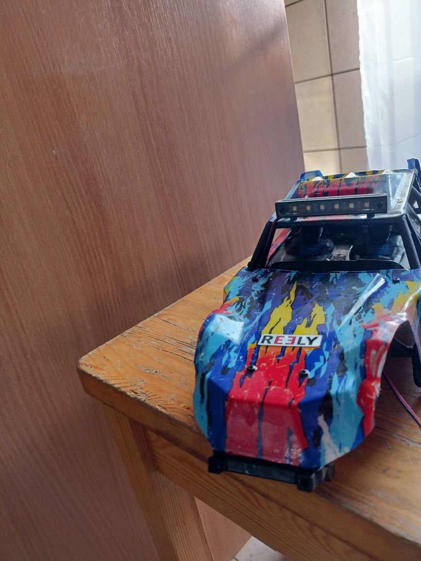 Karoseria reely stagger  1;10 do modeli RC