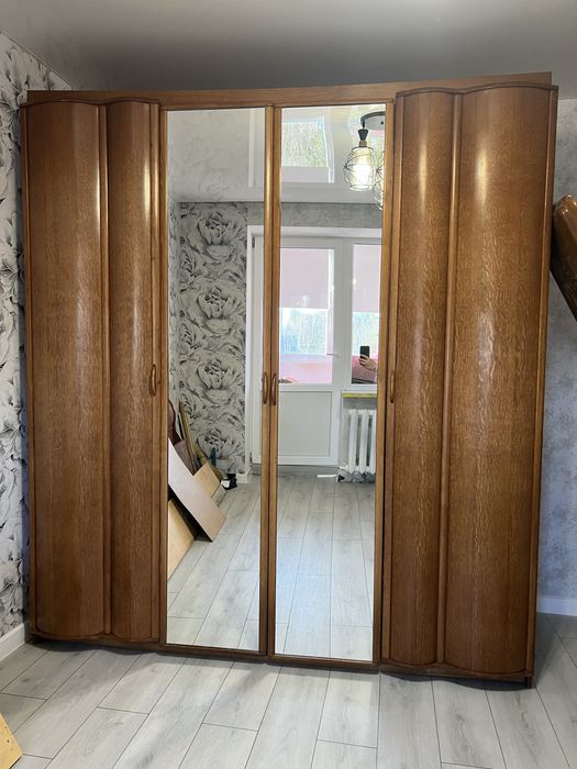 Шафа з натурального дерева