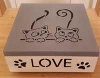 Ręcznie zdobiona szkatułka z kotami