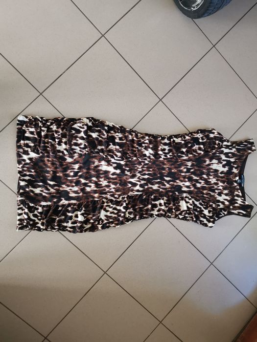 Obcisła sukienka w panterkę centki midi z marszczeniami Saint Tropez