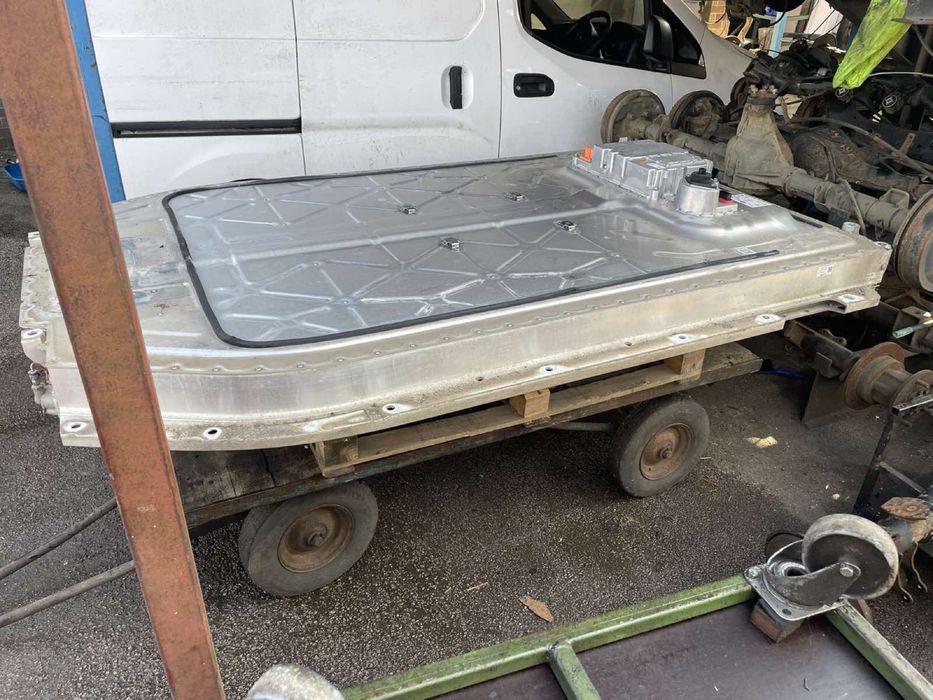 Разборка Ягуар I-Pace кузов двері батарея крила напіввісі двигун балки