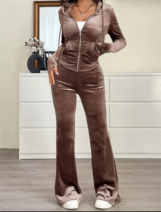 Продам костюм жіночий коричневого кольору