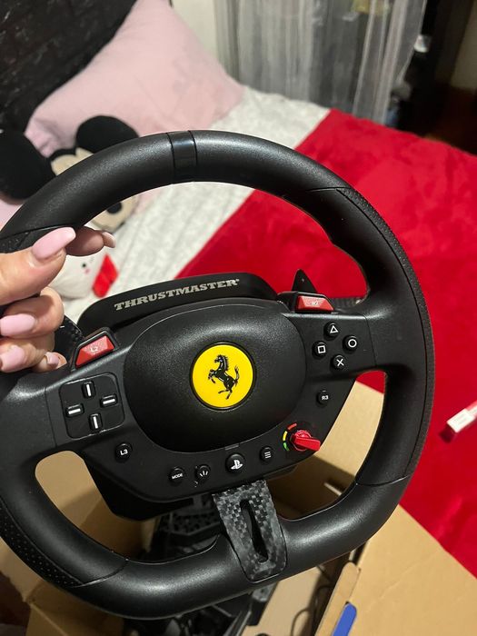 Volante Thrustmaster T98 Ferrari 296 GTB - PS5/PS4/PC