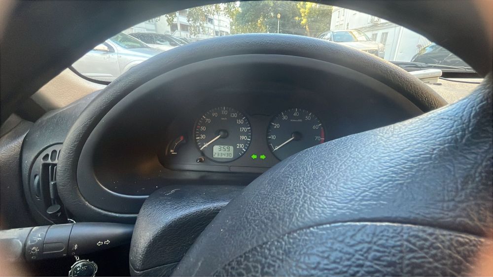 Citroën Saxo 1.1 (2001) — Usado, com detalhes