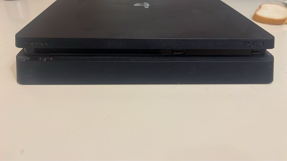 PlayStation 4 slim 1tb
