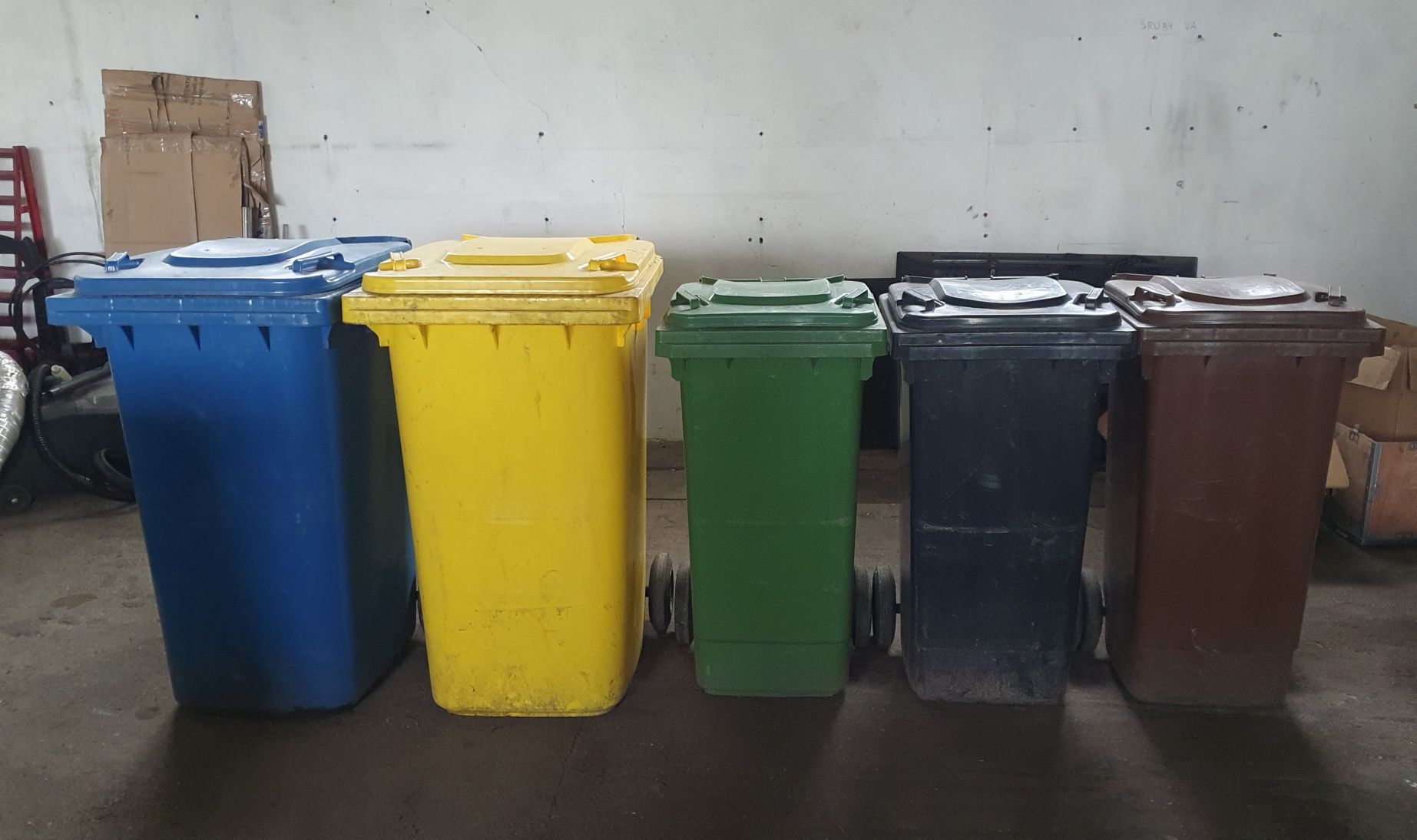Pojemniki na śmieci / odpady 3x 120L + 2x 240L