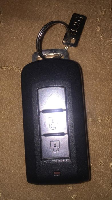 Продам смарт ключ mitsubishi outlander xl
