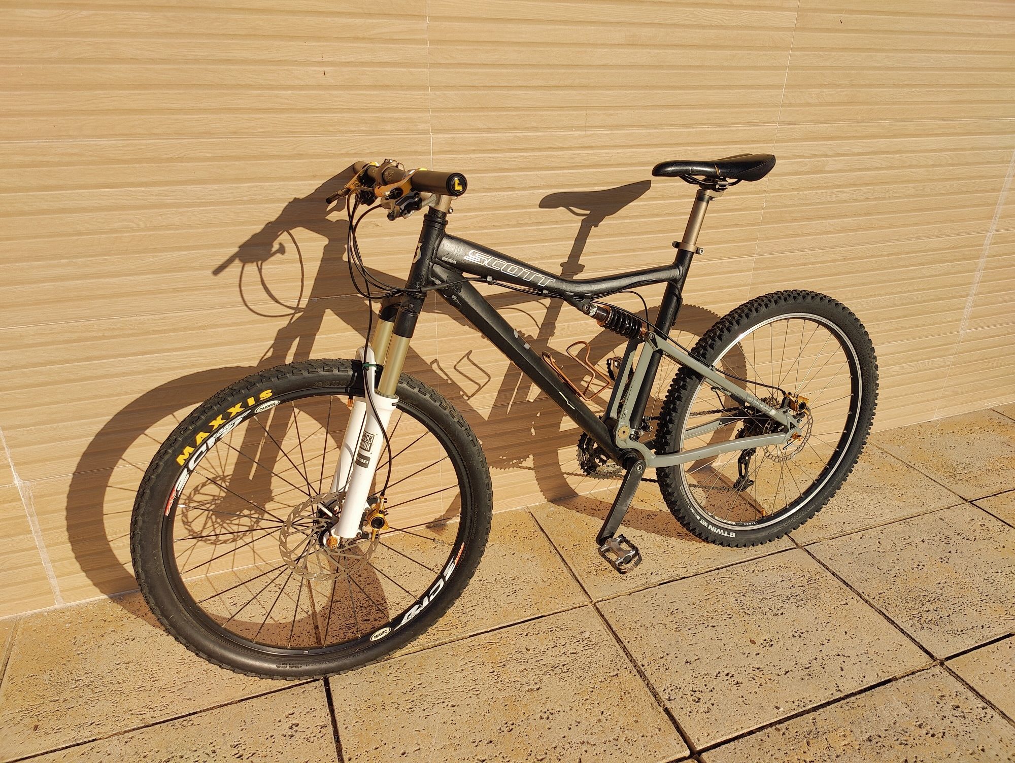 Bicicleta (Suspensão Total)