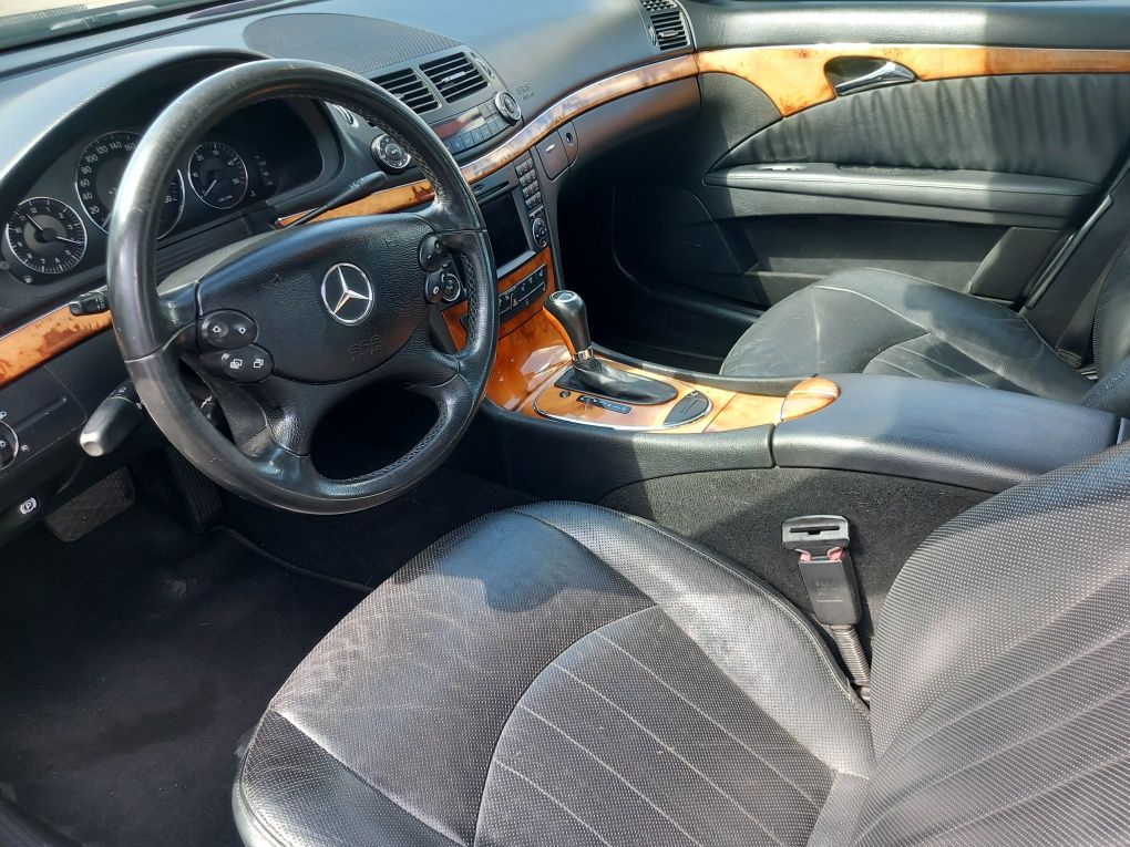 MERCEDES BENZ E 220 CDI