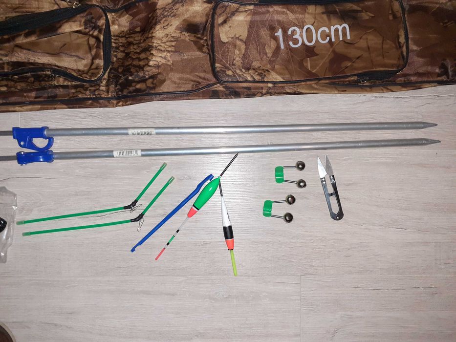 Zestaw wędkarski - 2 wędki 2,7 m, kołowrotki, pokrowiec + osprzęt