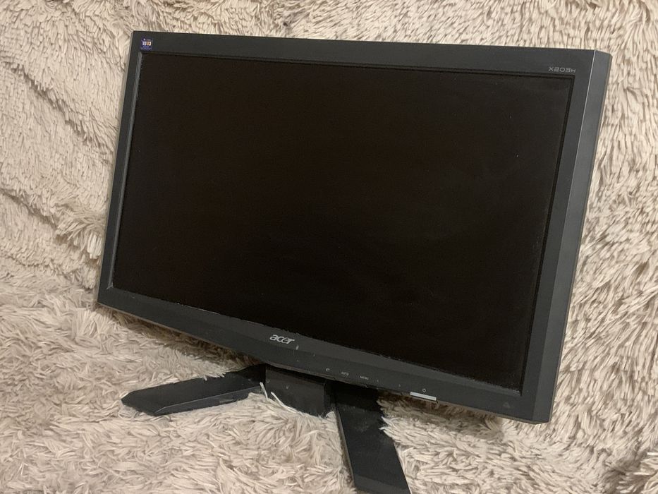 Monitor ACER czarny matowy 20 calowy,, gamingowy wygląd