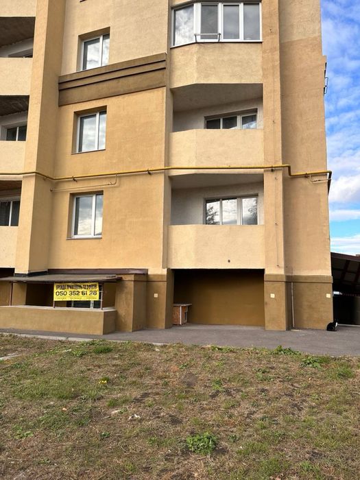 Здається в оренду цьокольне приміщення, окремий вхід з фасаду