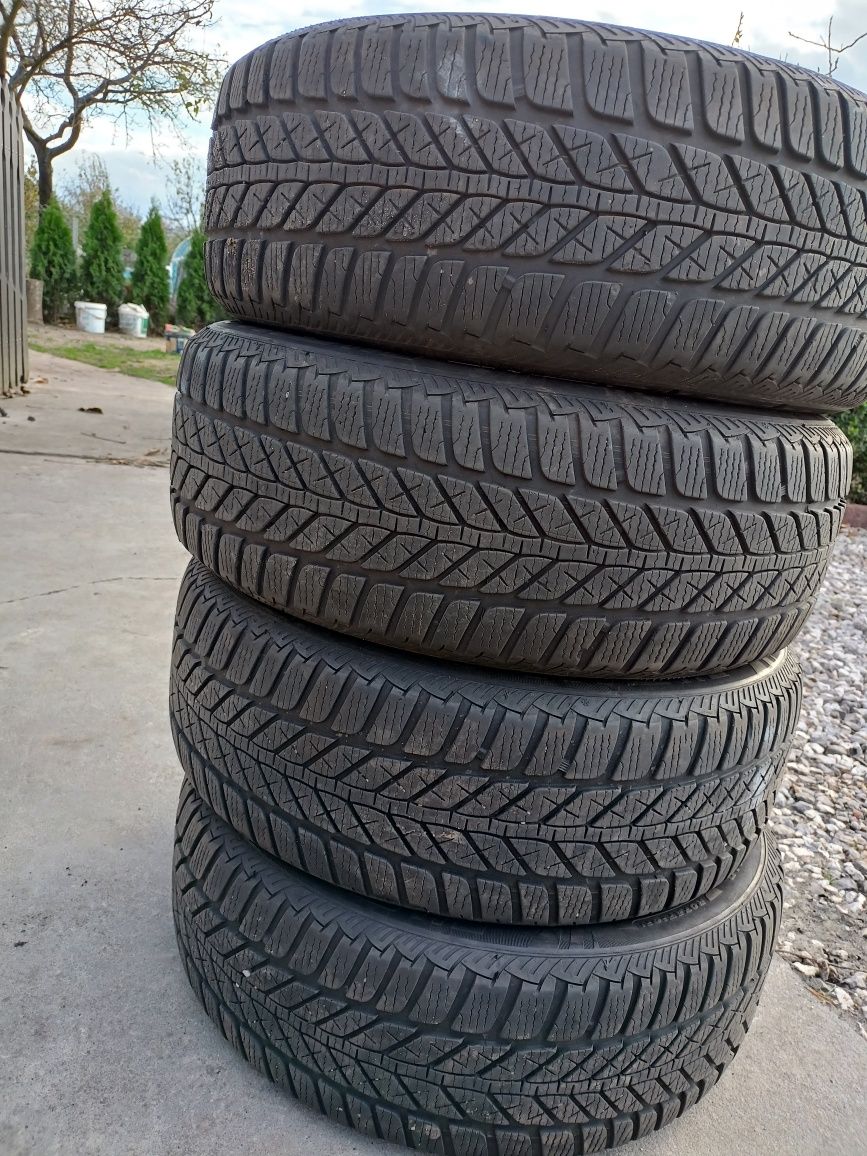 Opony zimowe 205/60R16