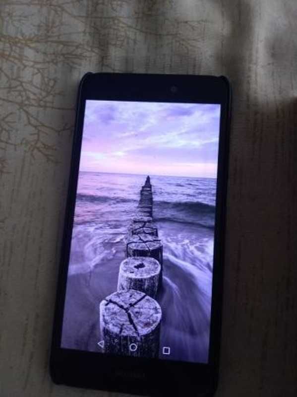 Продам мобильный Huawei P8 Lite на 2 симки