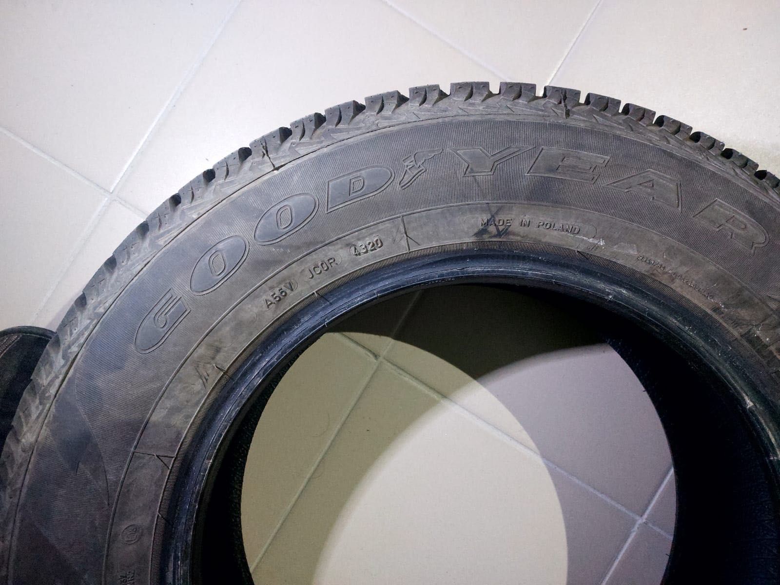 4 зимові гуми GoodYear Ultra Grip 215x65 R16.