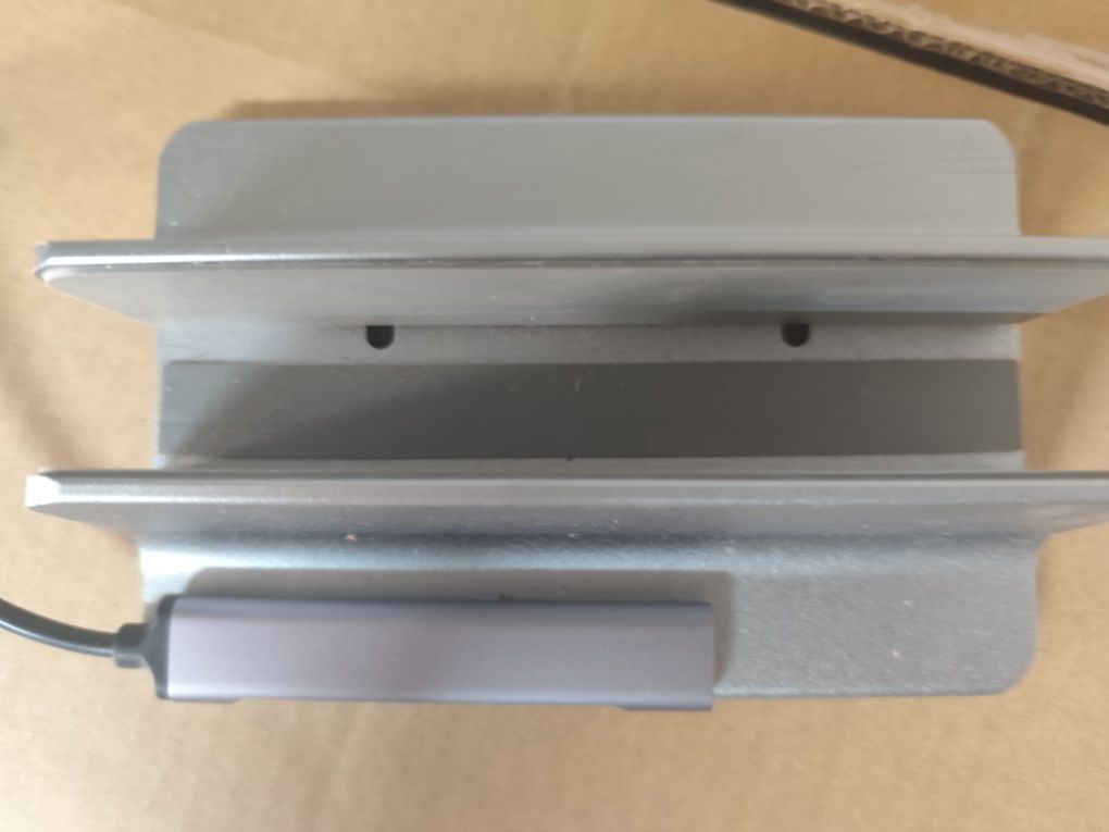 Suporte para portátil vertical com hub de usb
