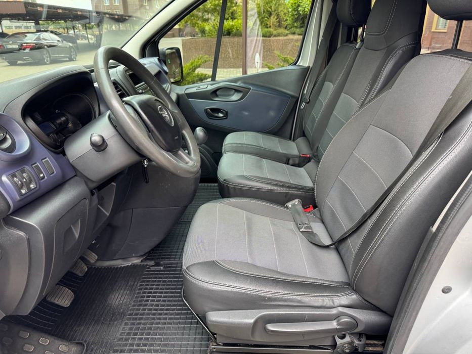 Продам Opel Vivaro Груз-пас 2015 року.