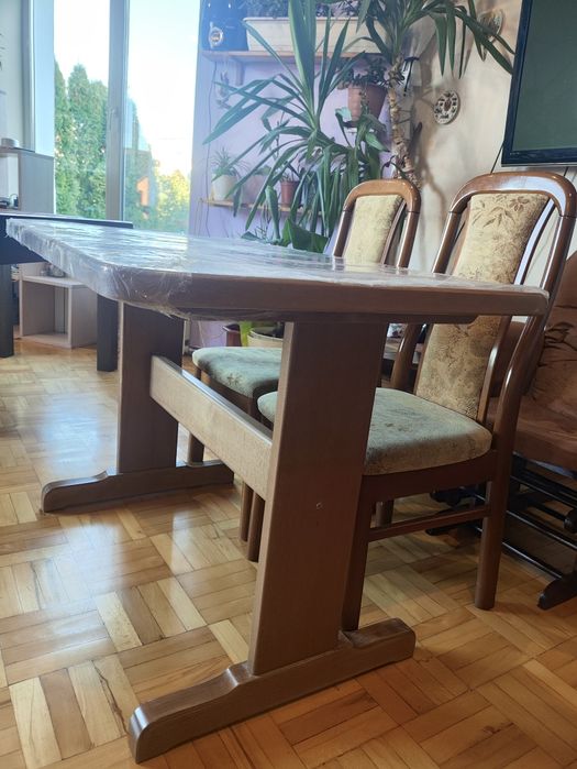 Новий дерев'яний стіл для вітальні, тераси  або кухні