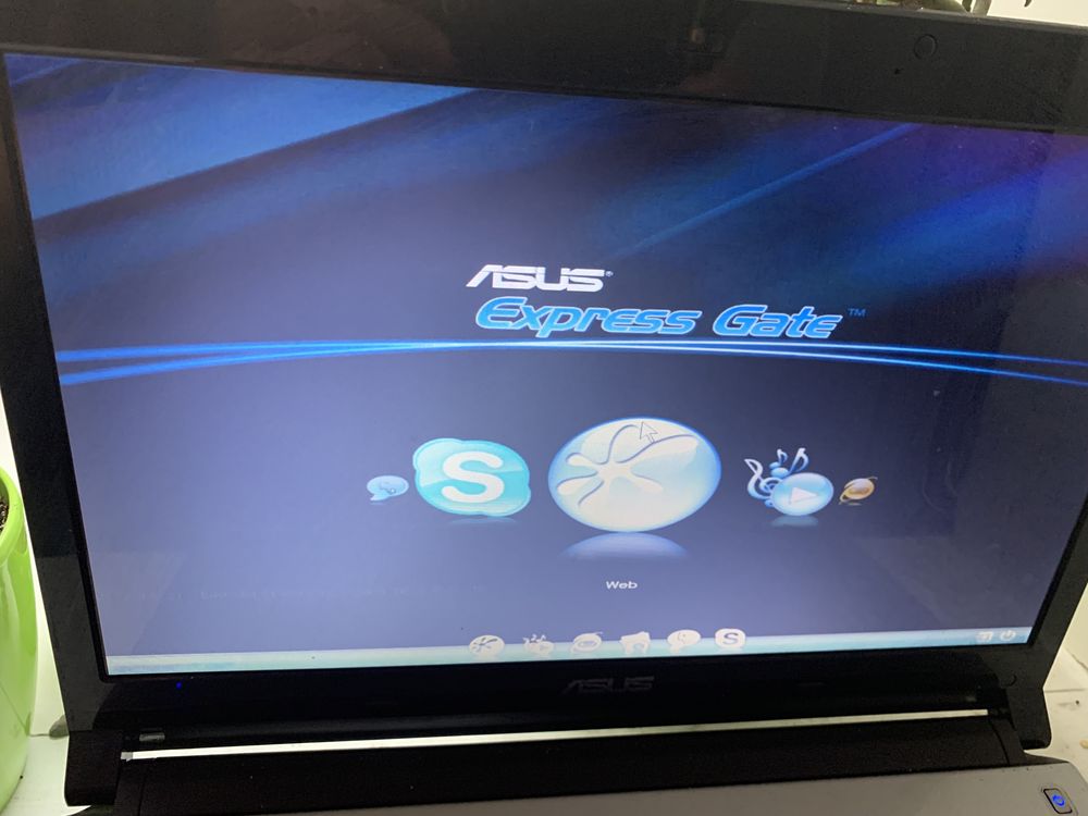 Ноутбук ASUS