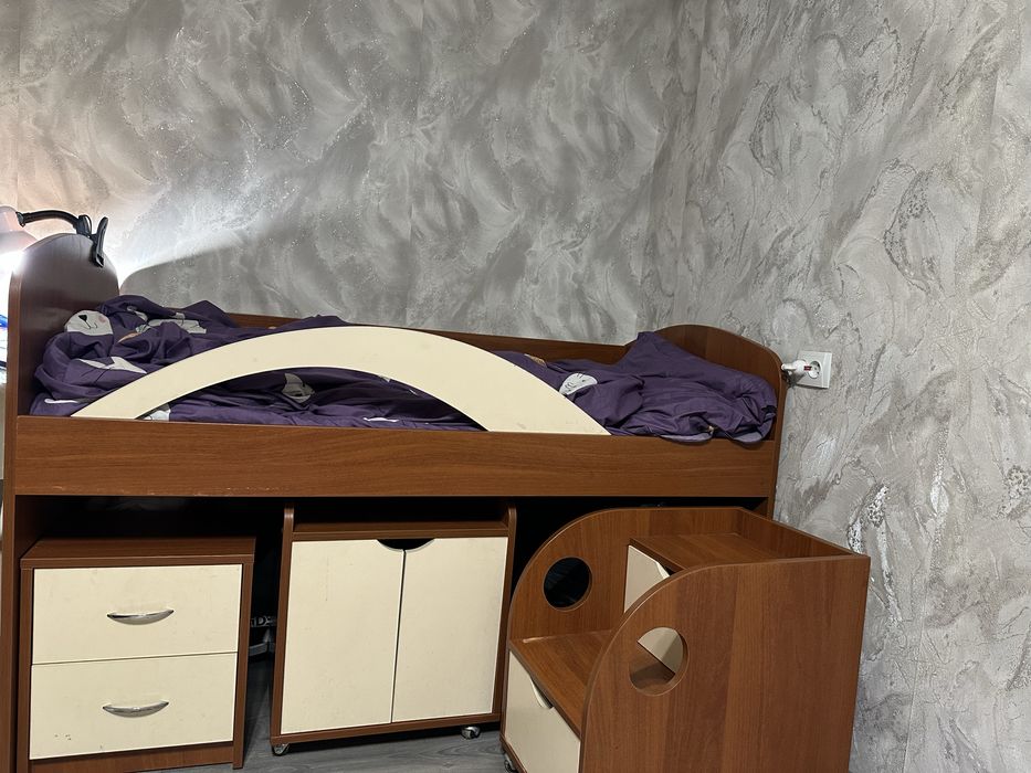 Дитяче ліжко з шухлядами