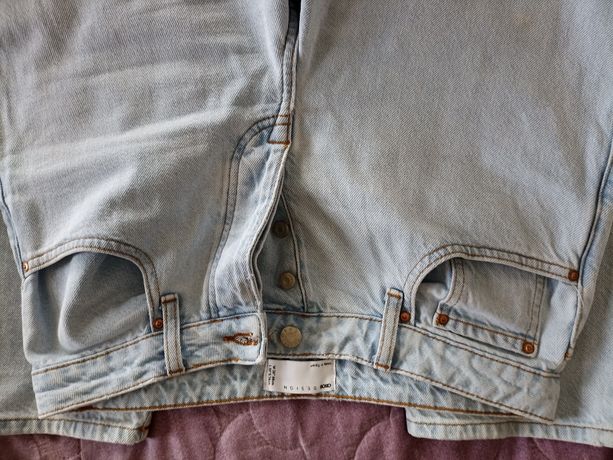 Світлі фірмові джинси кльош