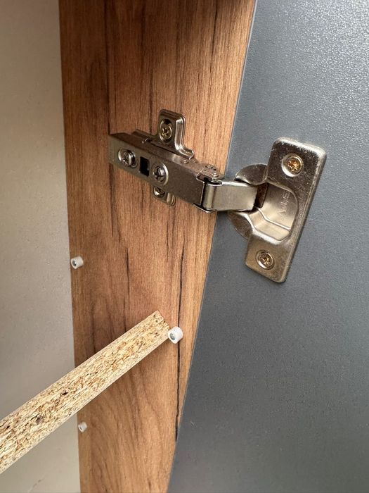 Szafka łazienkowa z lustrem