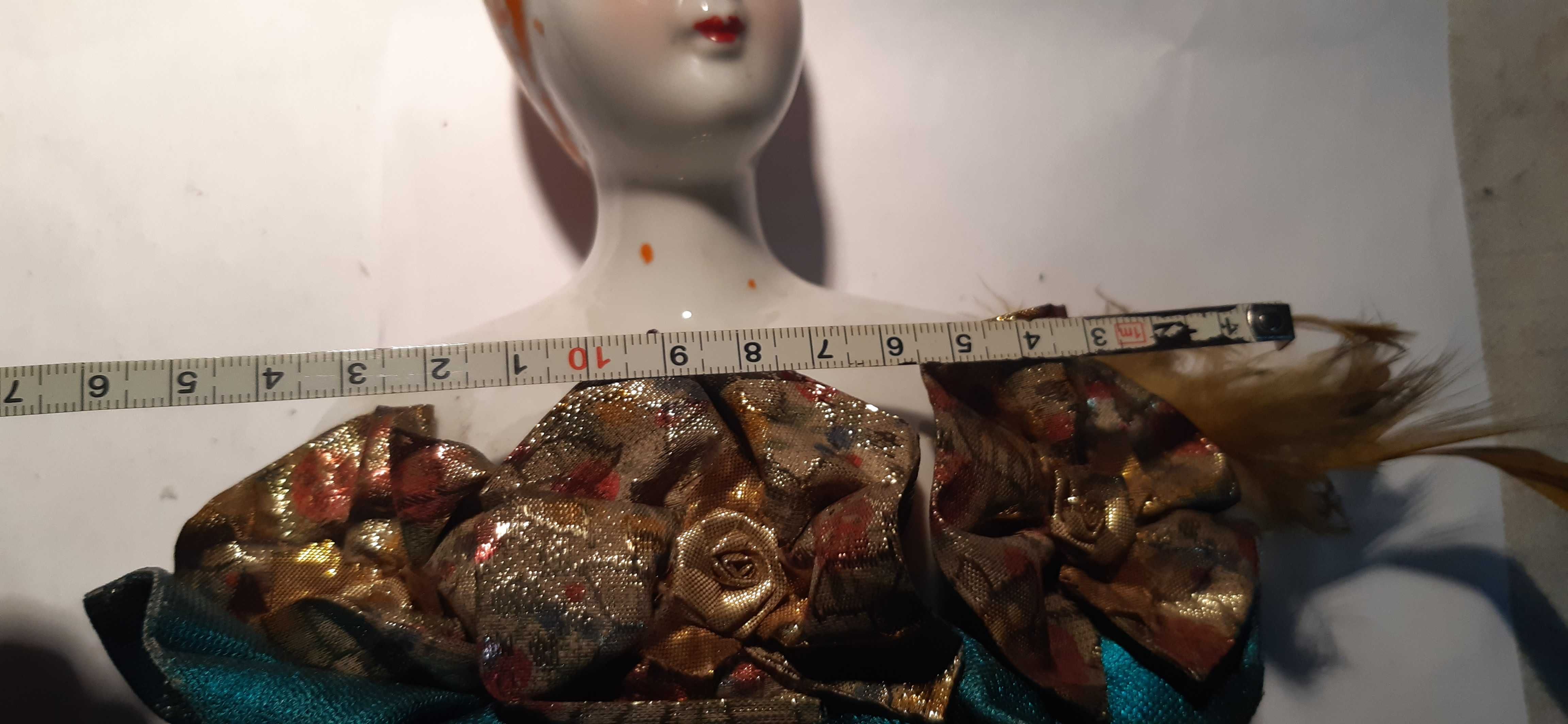 stara figurka arlekin klaun